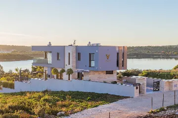 Modern 5-Bedroom Villa with Pool in Medulin