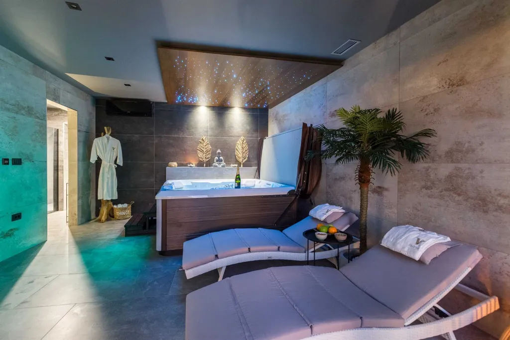 Modern 5-Bedroom Villa with Pool in Medulin