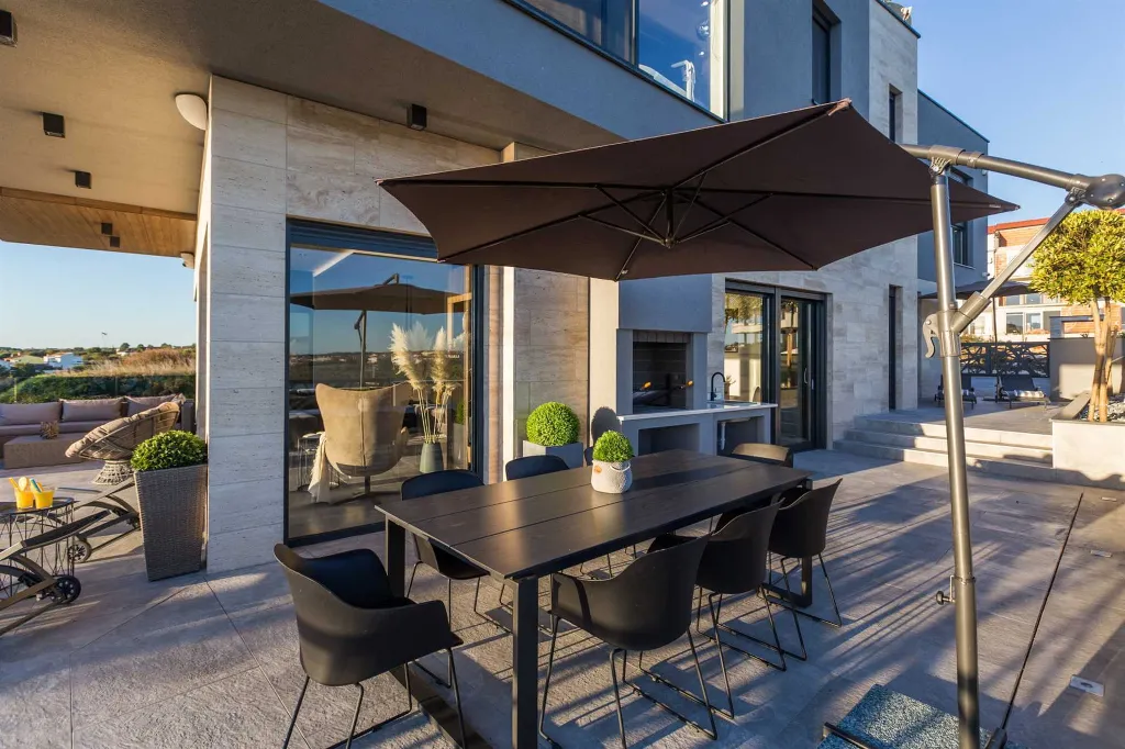 Modern 5-Bedroom Villa with Pool in Medulin