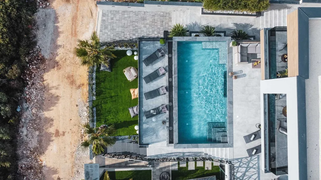 Modern 5-Bedroom Villa with Pool in Medulin