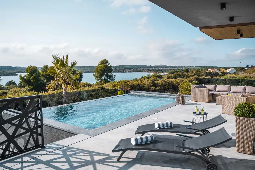 Modern 5-Bedroom Villa with Pool in Medulin