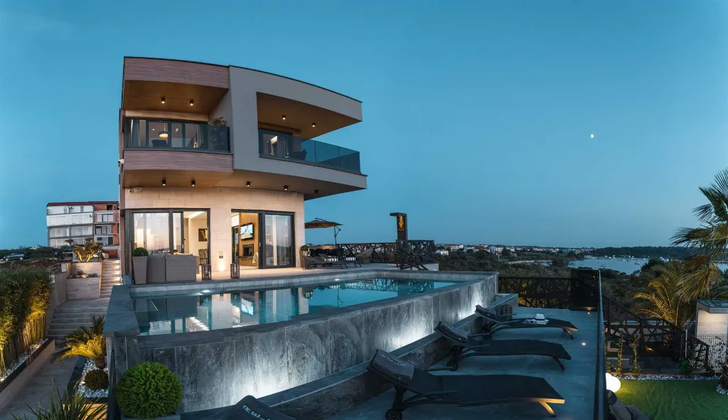 Modern 5-Bedroom Villa with Pool in Medulin