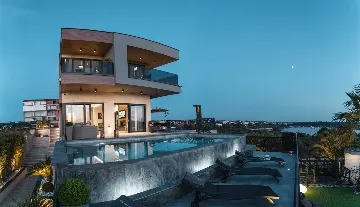 Modern 5-Bedroom Villa with Pool in Medulin