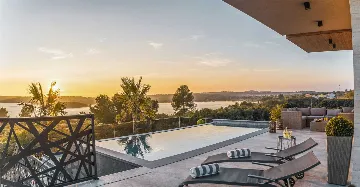 Modern 5-Bedroom Villa with Pool in Medulin