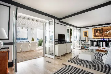 Seaside Villa Retreat with Pool in Dubrovnik