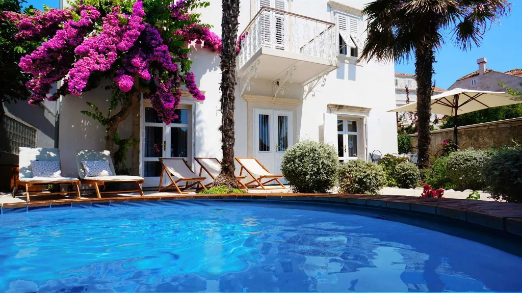 Seafront Heritage Villa With Pool in Orebić