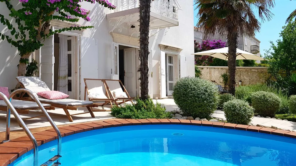 Seafront Heritage Villa With Pool in Orebić