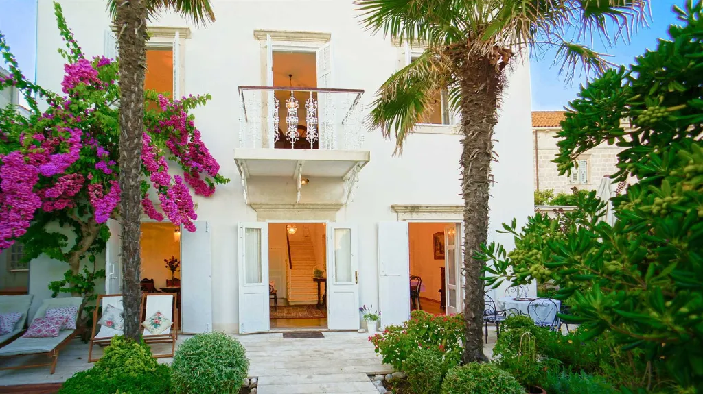 Seafront Heritage Villa With Pool in Orebić