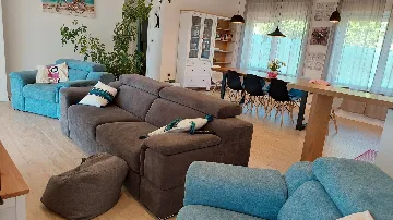 Contemporary Family Villa with Pool in Pula