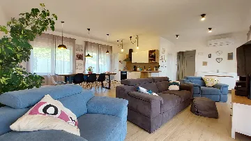 Contemporary Family Villa with Pool in Pula