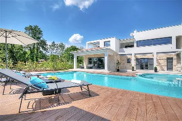 Modern Family Villa with Pool in Višnjan