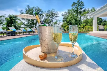 Modern Family Villa with Pool in Višnjan