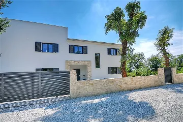 Modern Family Villa with Pool in Višnjan