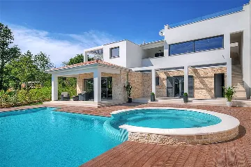 Modern Family Villa with Pool in Višnjan