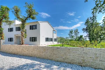 Modern Family Villa with Pool in Višnjan