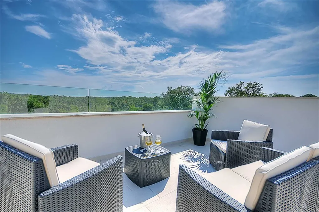 Modern Family Villa with Pool in Višnjan