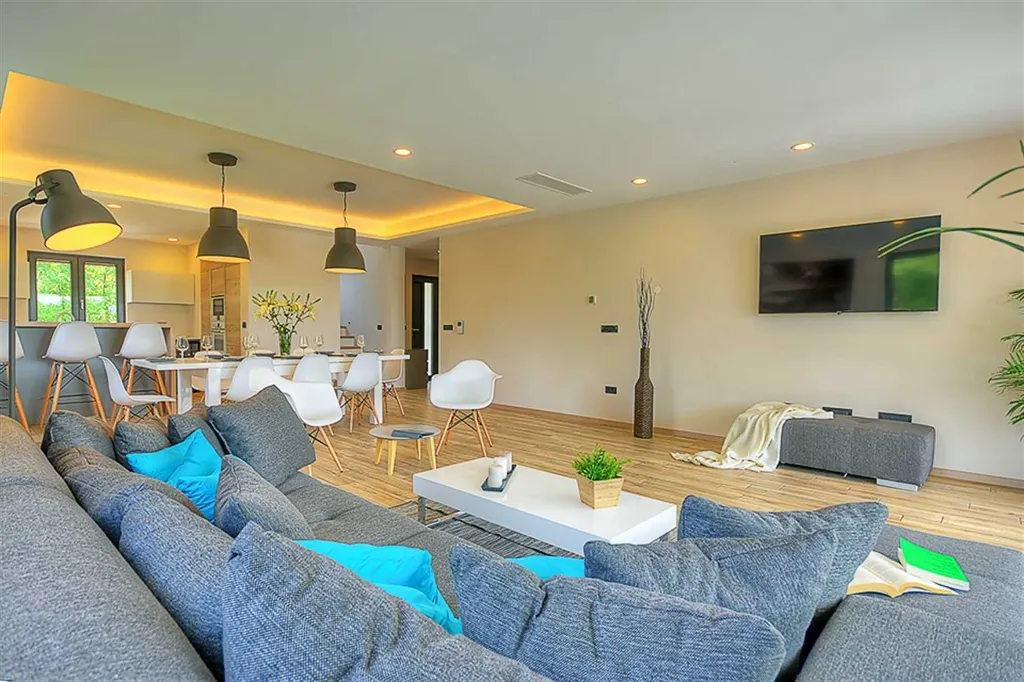 Modern Family Villa with Pool in Višnjan