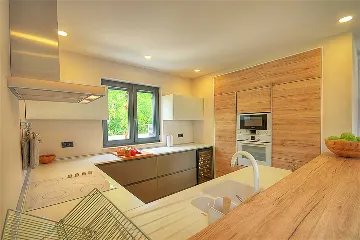 Modern Family Villa with Pool in Višnjan