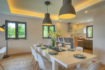 Modern Family Villa with Pool in Višnjan