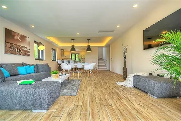 Modern Family Villa with Pool in Višnjan