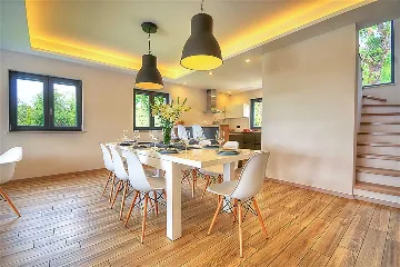 Modern Family Villa with Pool in Višnjan