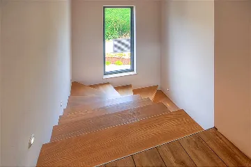 Modern Family Villa with Pool in Višnjan