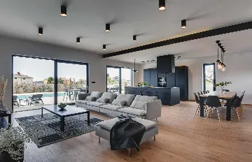 Modern 7-Bedroom Villa With Pool in Pula