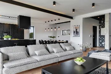 Modern 7-Bedroom Villa With Pool in Pula