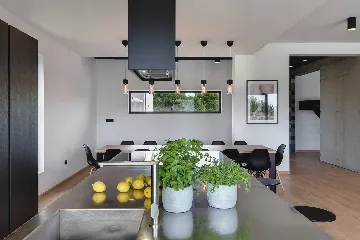 Modern 7-Bedroom Villa With Pool in Pula