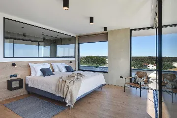 Modern 7-Bedroom Villa With Pool in Pula