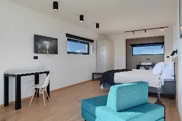 Modern 7-Bedroom Villa With Pool in Pula