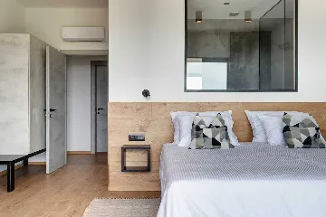 Modern 7-Bedroom Villa With Pool in Pula