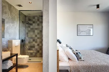 Modern 7-Bedroom Villa With Pool in Pula