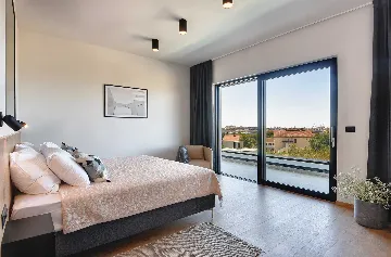 Modern 7-Bedroom Villa With Pool in Pula