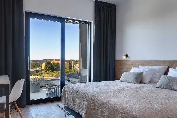 Modern 7-Bedroom Villa With Pool in Pula