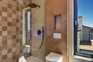 Modern 7-Bedroom Villa With Pool in Pula