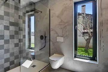 Modern 7-Bedroom Villa With Pool in Pula