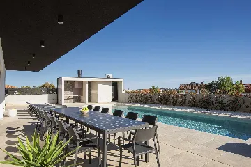 Modern 7-Bedroom Villa With Pool in Pula