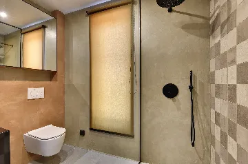 Modern 7-Bedroom Villa With Pool in Pula