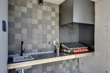 Modern 7-Bedroom Villa With Pool in Pula