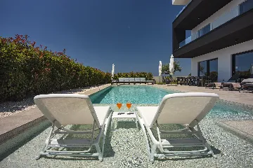 Modern 7-Bedroom Villa With Pool in Pula