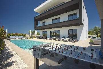 Modern 7-Bedroom Villa With Pool in Pula