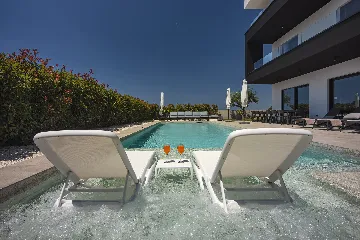 Modern 7-Bedroom Villa With Pool in Pula