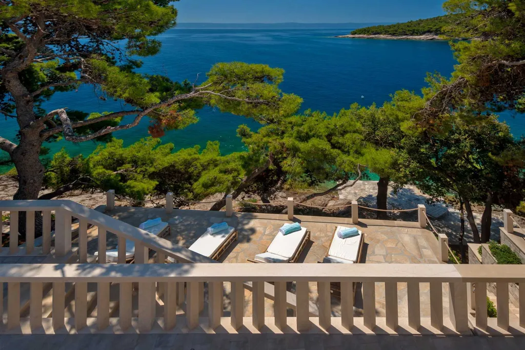 Four Bedroom Seaside Villa with Infinity Pool Selca