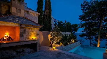 Four Bedroom Seaside Villa with Infinity Pool Selca