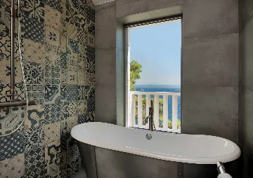 Four Bedroom Seaside Villa with Infinity Pool Selca