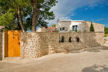 Four Bedroom Seaside Villa with Infinity Pool Selca