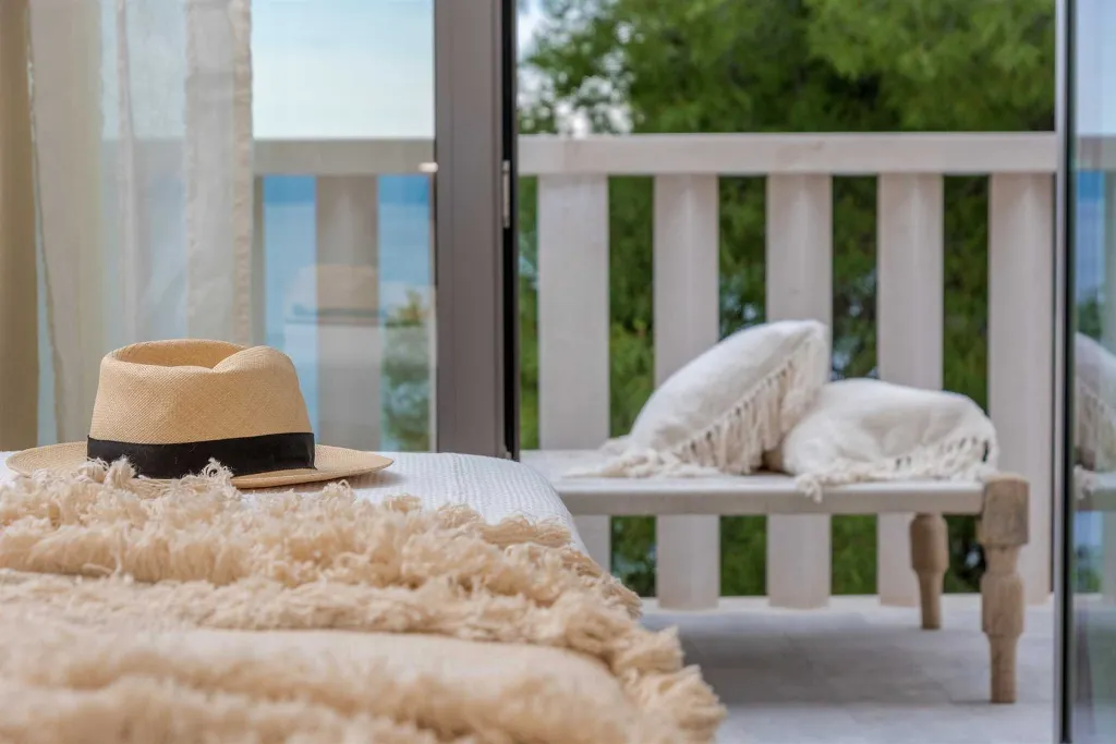 Four Bedroom Seaside Villa with Infinity Pool Selca