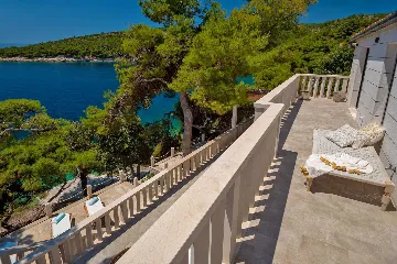 Four Bedroom Seaside Villa with Infinity Pool Selca