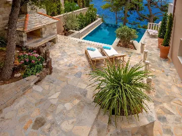 Four Bedroom Seaside Villa with Infinity Pool Selca